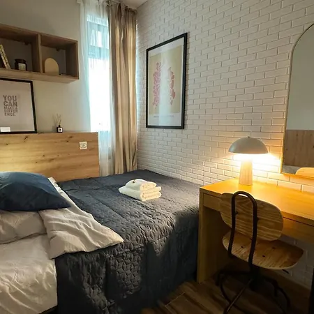 A2 - Prince Room - Warsaw City Haven - Two Shared Bathrooms Exterior photo